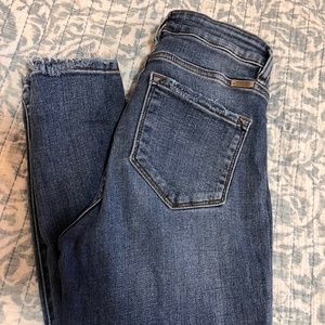 Distressed skinny KanCan size 27/4 jeans